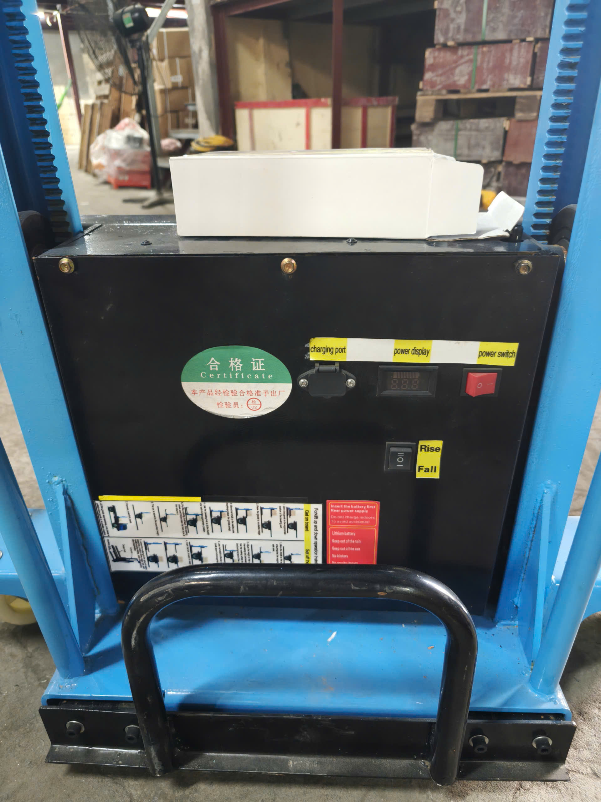 Xe Nâng Trèo Ô Tô 1000Kg Ắc Quy Xe Nâng Trèo Ô Tô 1000Kg Ắc Quy