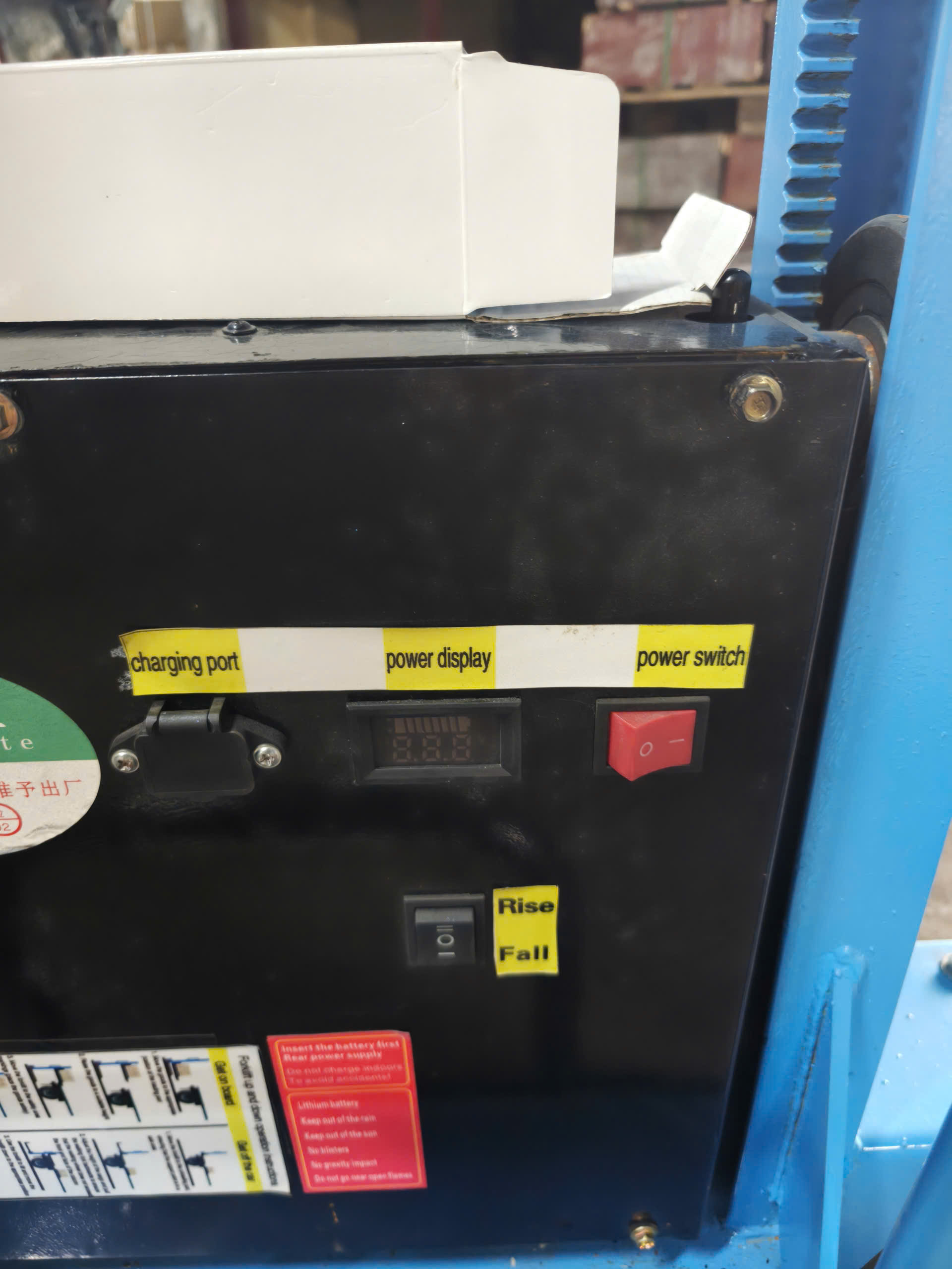 Xe Nâng Trèo Ô Tô 1000Kg Ắc Quy Xe Nâng Trèo Ô Tô 1000Kg Ắc Quy