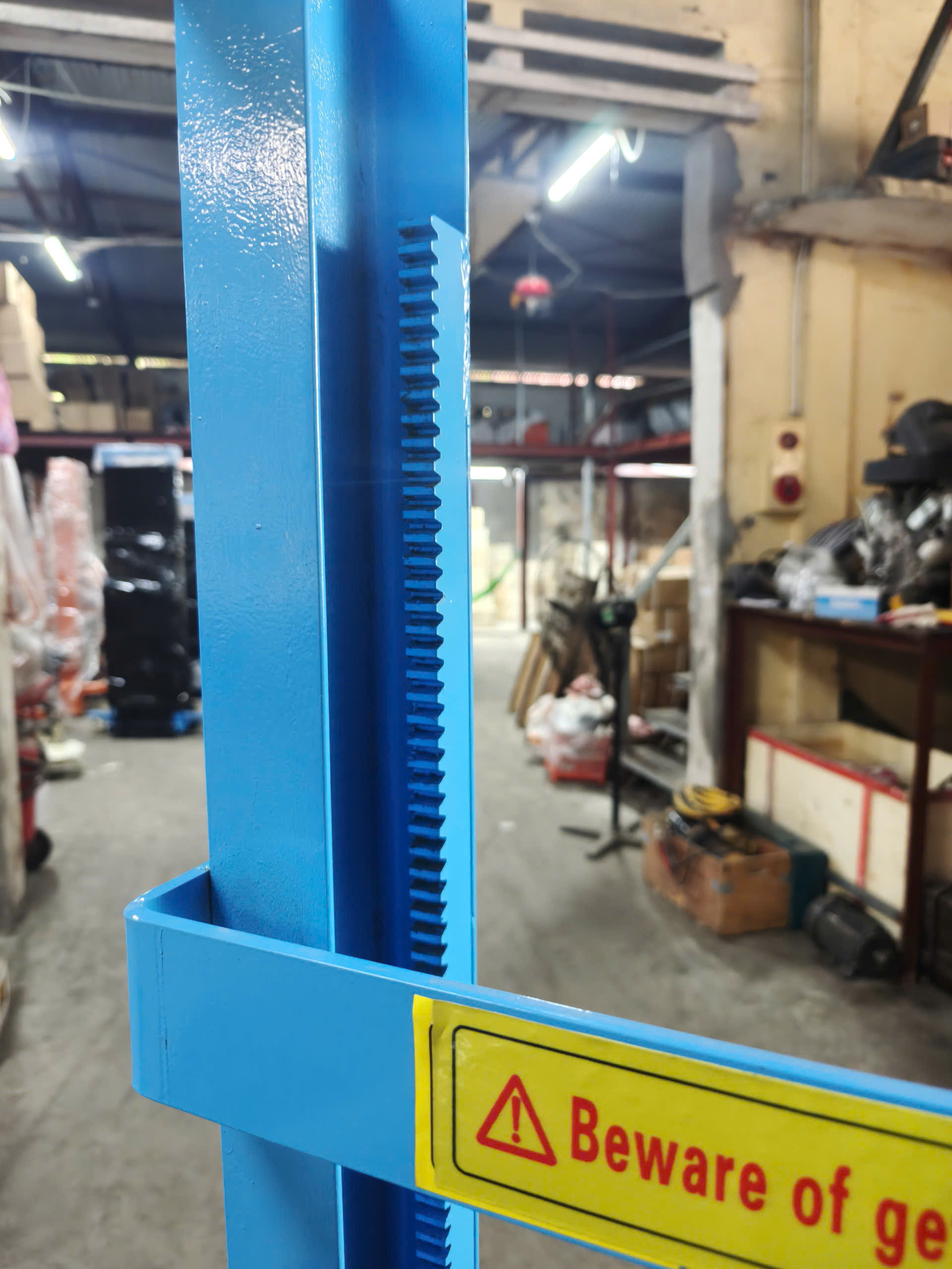 Xe Nâng Trèo Ô Tô 1000Kg Ắc Quy Xe Nâng Trèo Ô Tô 1000Kg Ắc Quy