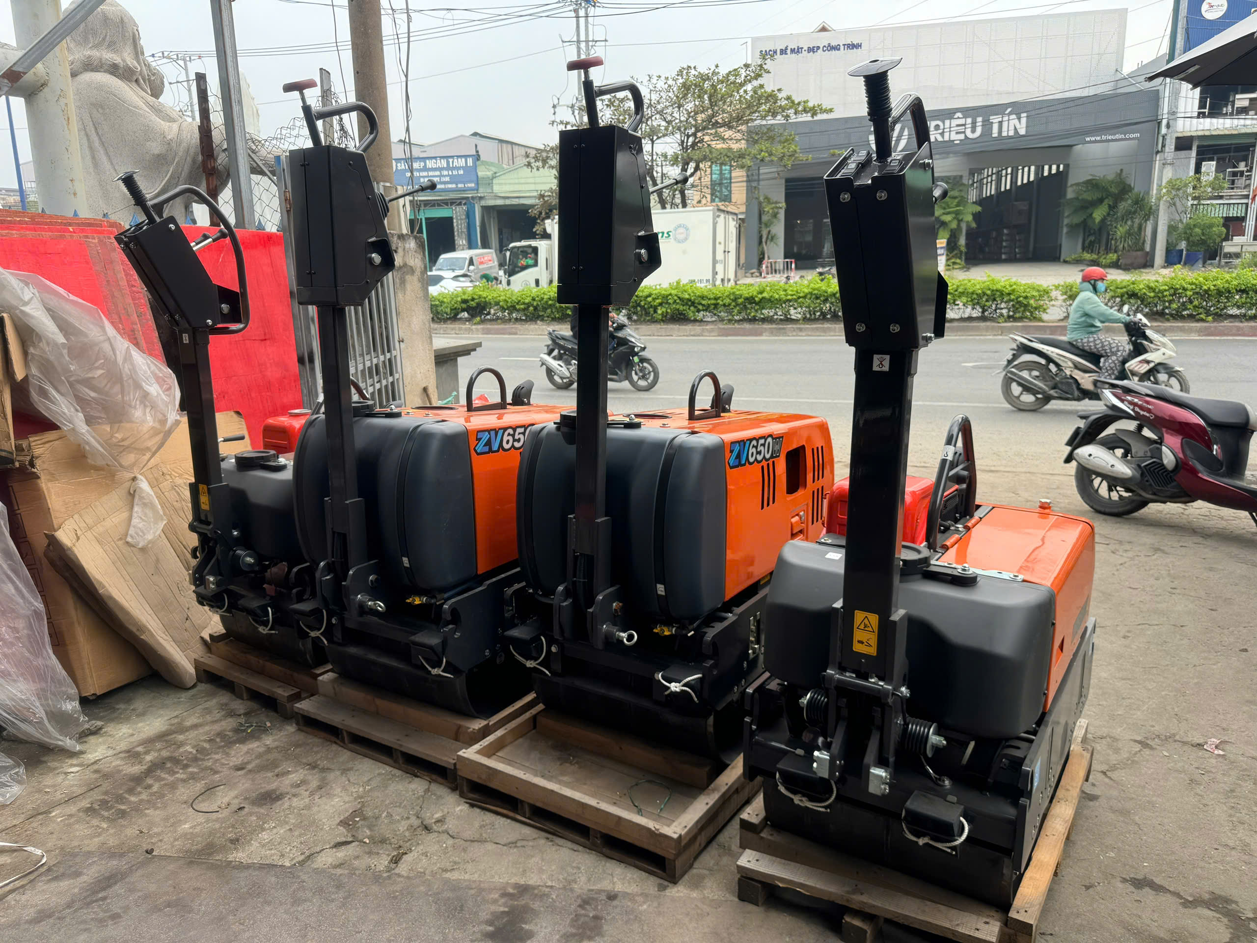 Xe Lu Dắt Tay Hitachi ZV650WL 665kg
